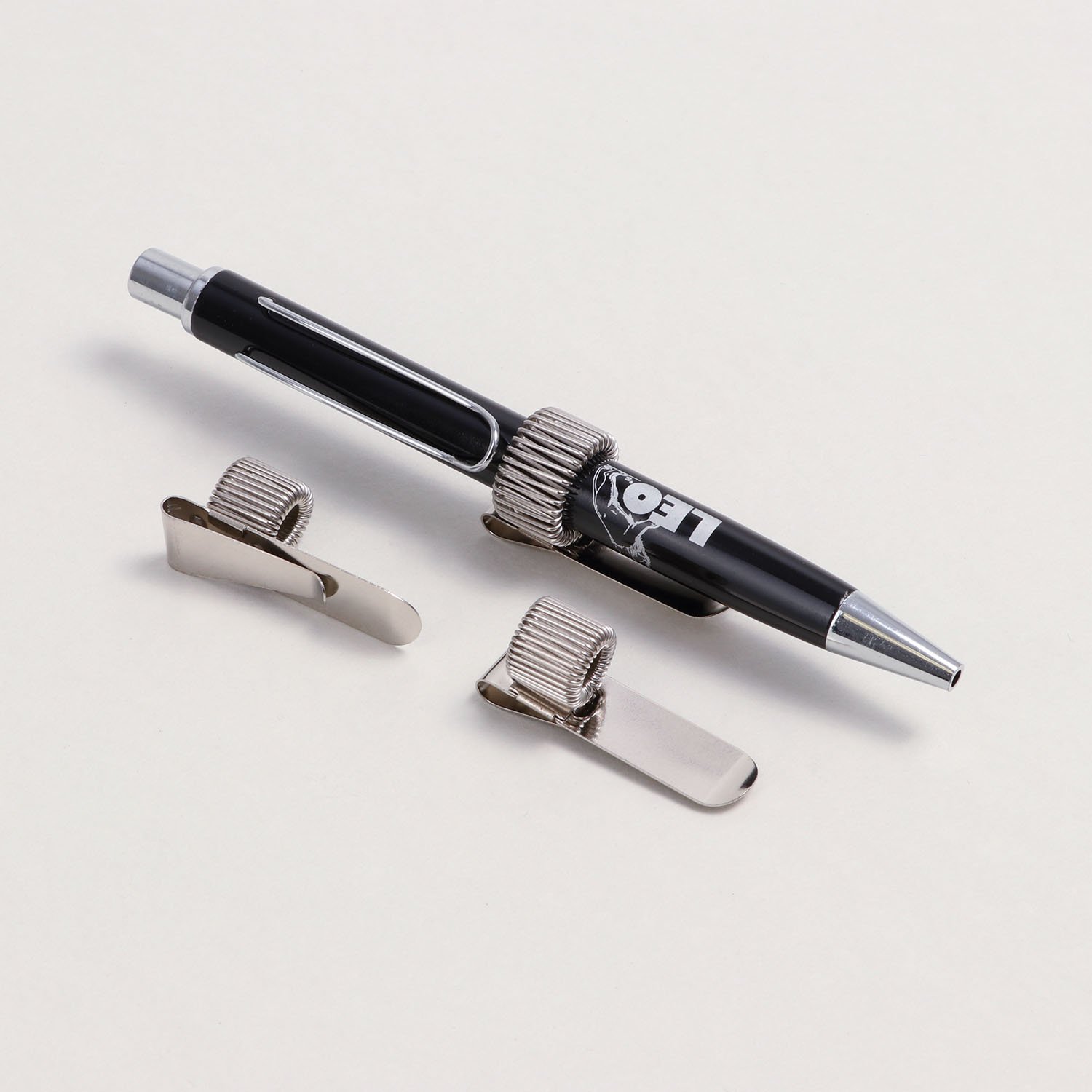 Stift- und Schreibgeräte-Halter mit Clip aus Metal - Living Quality